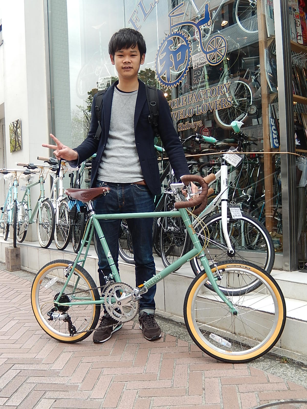 4月16日 渋谷 原宿 の自転車屋 FLAME bike前です_e0188759_18462490.jpg