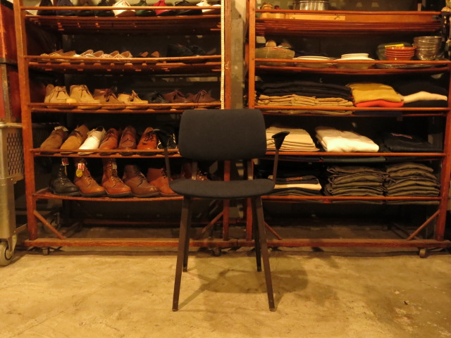 \"Friso Kramer Revolt Arm Chair / Ahrend De Cirkel\"ってこんなこと。_c0140560_10571.jpg