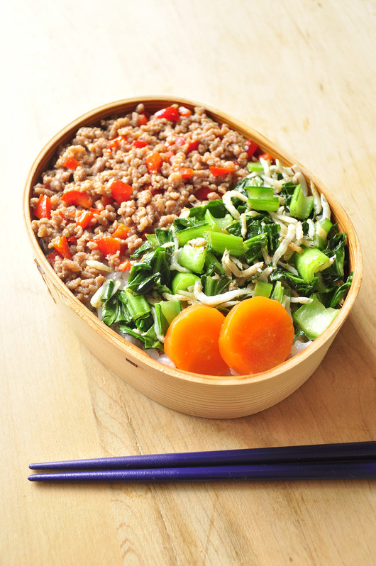 2色そぼろ弁当_b0171098_1325663.jpg