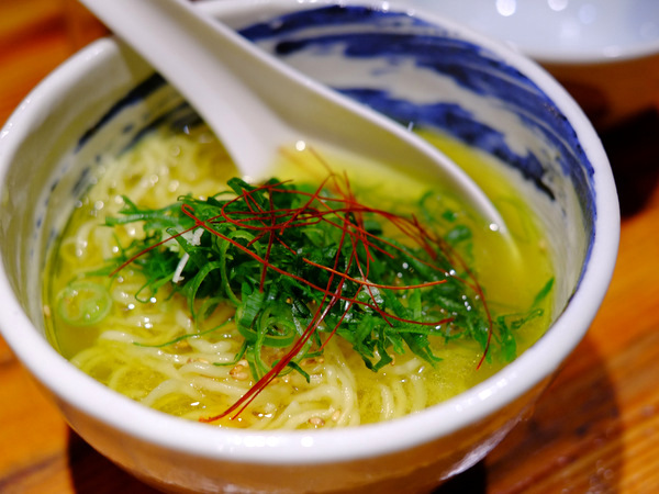 「五反田 炭焼き よし鳥(よしちょう)のおまかせ七本コース」_a0000029_2013796.jpg