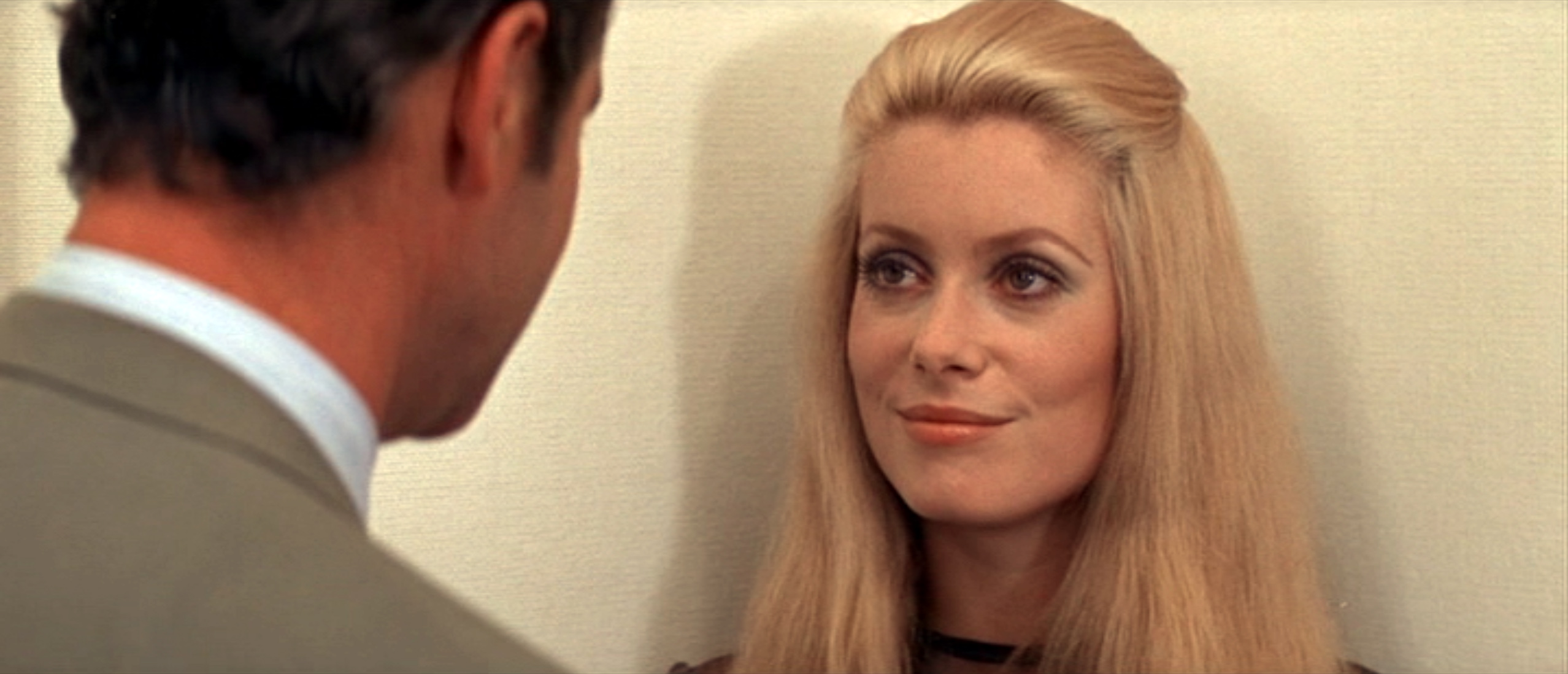 カトリーヌ・ドヌーヴ（Catherine Deneuve）「幸せはパリで」（1969年）・・・⑥_e0042361_9314896.jpg