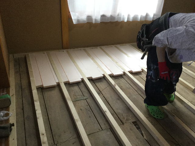 フロアー工事と・・追加工事_f0031037_19565389.jpg