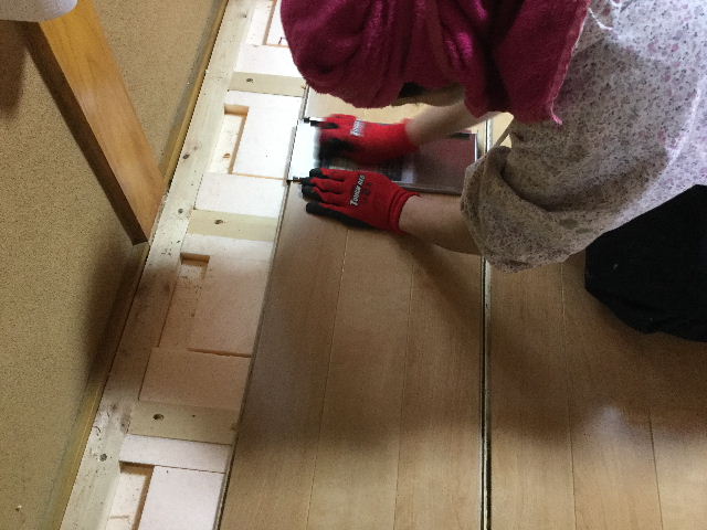 フロアー工事と・・追加工事_f0031037_19575195.jpg