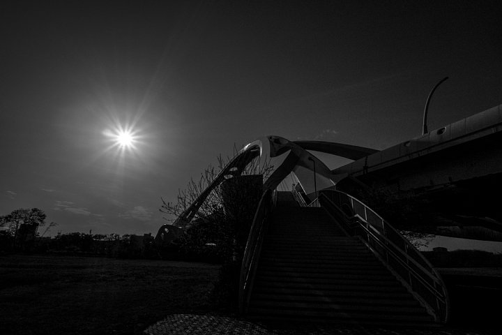 黒い空と白い橋_d0353489_2014845.jpg