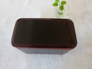 lunch box 母から譲りうけた漆器に詰めて。_a0165160_18534351.jpg