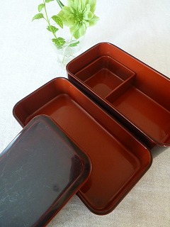 lunch box 母から譲りうけた漆器に詰めて。_a0165160_18573409.jpg