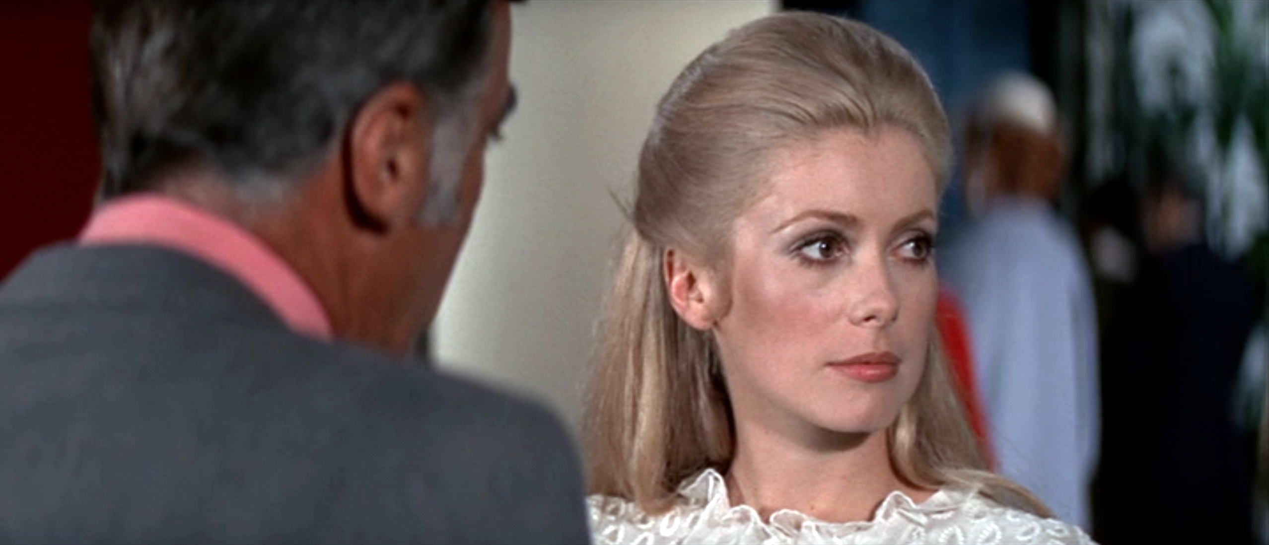 カトリーヌ・ドヌーヴ（Catherine Deneuve）「幸せはパリで」（1969年）・・・⑦_e0042361_13362527.jpg