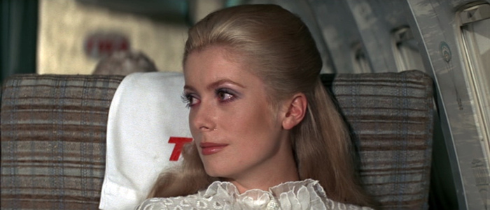 カトリーヌ・ドヌーヴ（Catherine Deneuve）「幸せはパリで」（1969年）・・・⑦_e0042361_13383769.jpg