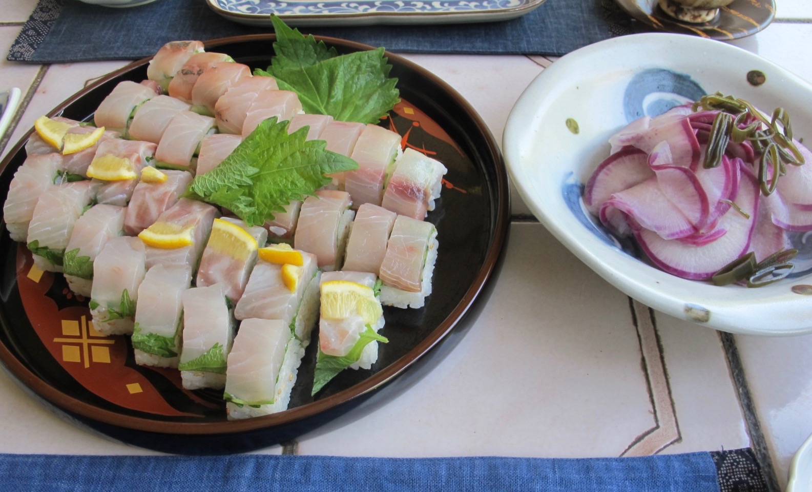 友達と家ランチ 鯵の押し寿司 ローストした苺のパンナコッタetc やせっぽちソプラノのキッチン２