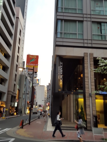 変わりゆく銀座をぶらり 長谷部 浩「菊之助の礼儀」_e0016828_11063969.jpg