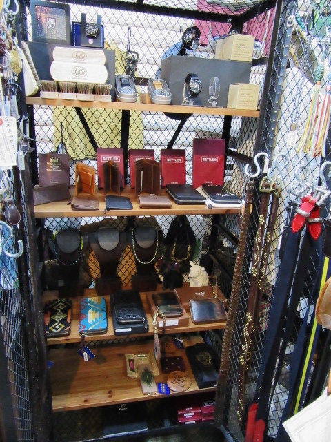 SLOW ・・・ 前ログでのBAG 、財布(WALLET)と共に残り僅かです。。。etc.. !★?_d0152280_7463232.jpg
