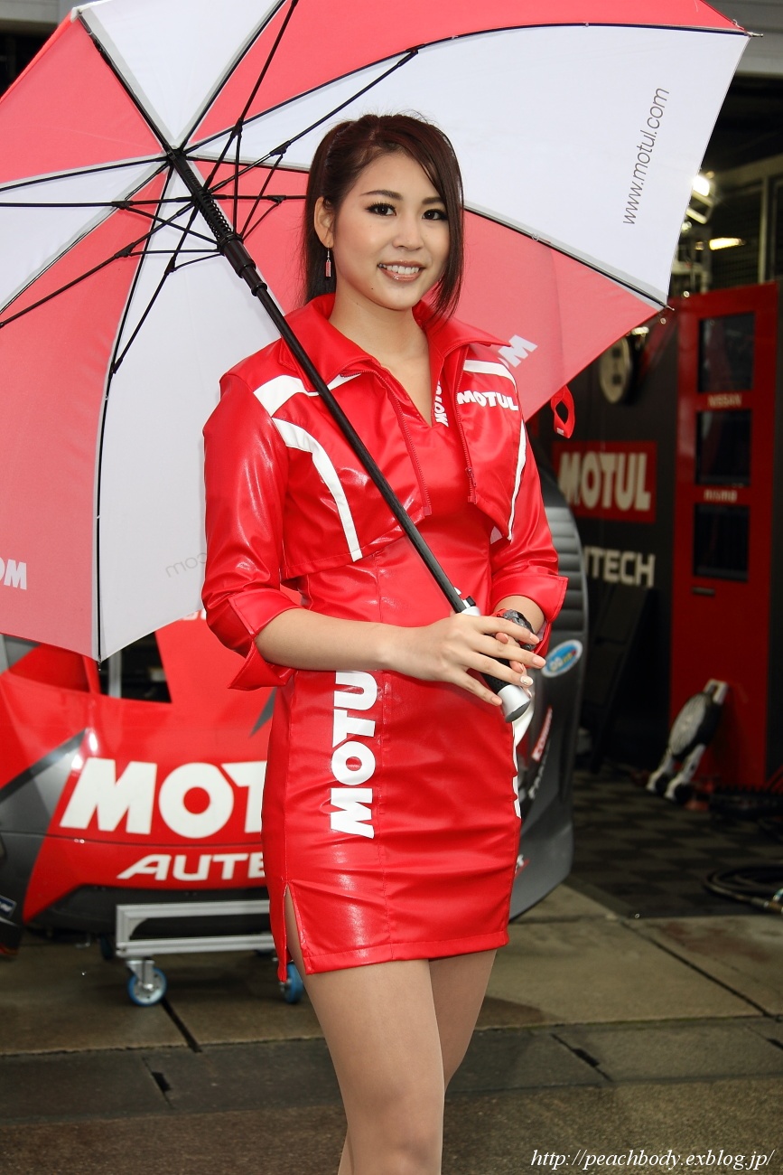 鈴木歩惟 さん Motul Circuit Lady 管野麻友 さん Autech Race Queen Peach Body