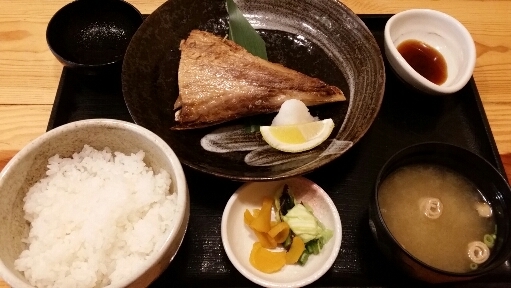 カマ焼き定食。_c0095925_13502630.jpg