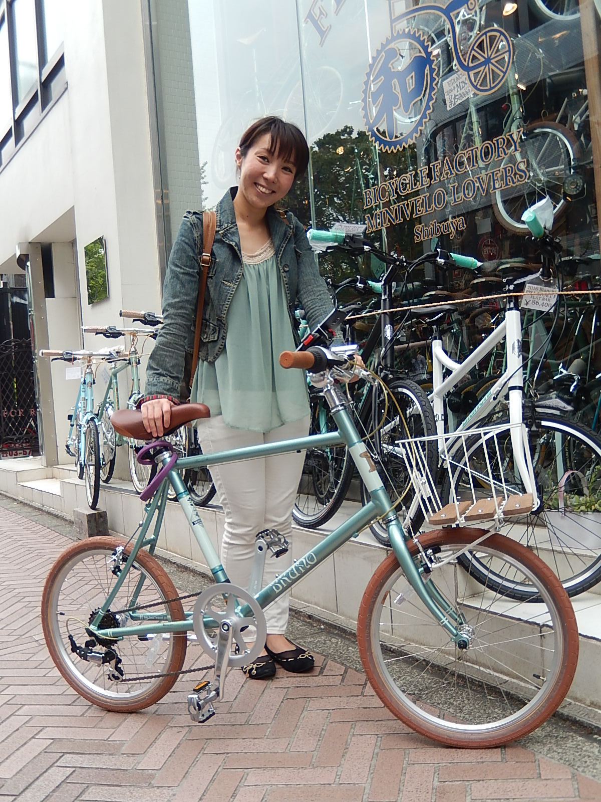4月22日 渋谷 原宿 の自転車屋 FLAME bike前です_e0188759_19243623.jpg