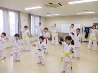 宮の沢教室・八軒教室 楽しみながら強くなる空手_c0118332_20222630.jpg