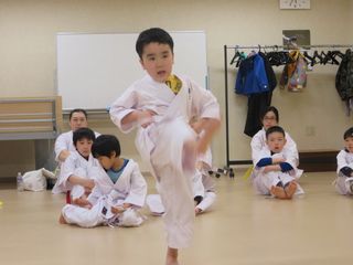 宮の沢教室・八軒教室 楽しみながら強くなる空手_c0118332_20223425.jpg