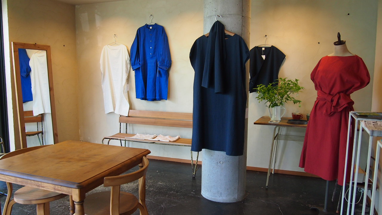 本日より ｊｉｋｏｎｋａの服 始まりました くらしのかたち テーブルギャラリー