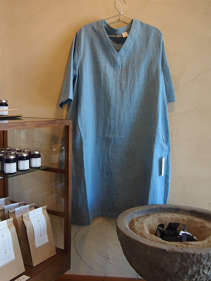 本日より ｊｉｋｏｎｋａの服 始まりました くらしのかたち テーブルギャラリー