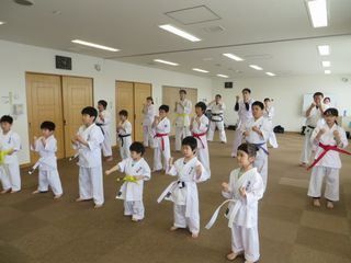 日曜朝は元気に空手 屯田教室・新琴似教室_c0118332_14143968.jpg