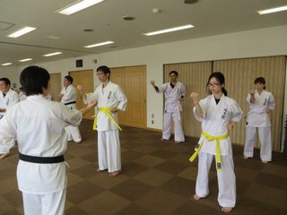 日曜朝は元気に空手 屯田教室・新琴似教室_c0118332_14144873.jpg