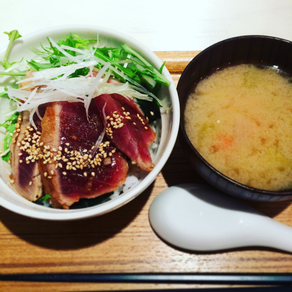 【ランチ記録】鮪の炙り丼＠鎌倉カフェbowlsで湘南の風を感じる気がしないでもない_b0310463_14102915.jpg