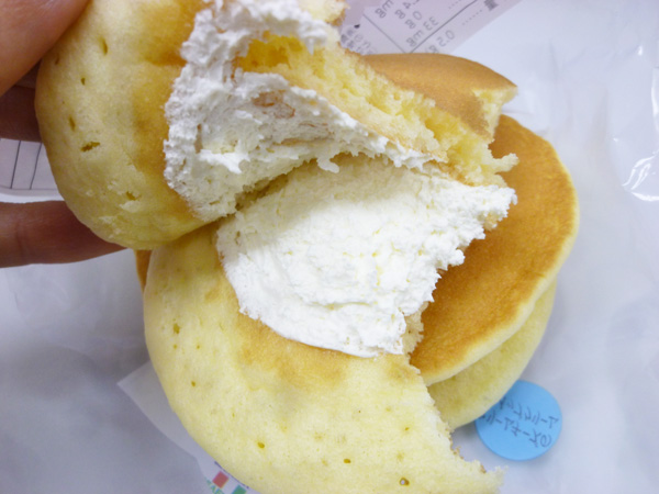 北海道クリームチーズパンケーキ@セブンイレブン_c0152767_19352849.jpg