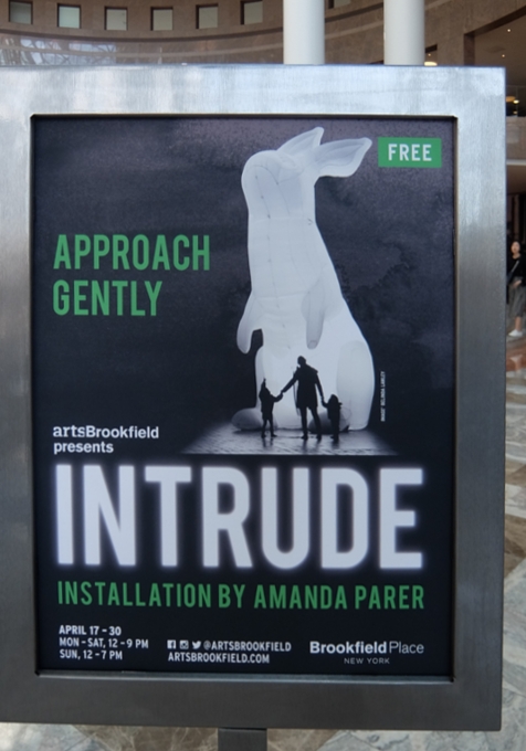 NYに高さ12mの巨大うさぎのパブリックアート登場中、\"Intrude\" by Amanda Parer_b0007805_20172450.jpg