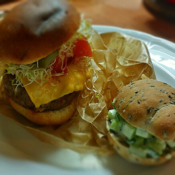 4月25日(月) ホールウイートセサミ・シュガーバター・ハンバーガー_d0138307_19044760.jpg