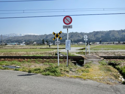 4/8～10、富山旅行⑤～黒部の海→ 若栗駅で撮り鉄_e0045768_22243474.jpg