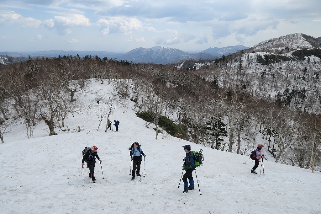 漁岳と北漁岳、4月24日_f0138096_13191131.jpg