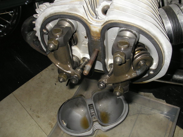 BMW 旧Rtype バルブクリアランス調整 _e0218639_1057485.jpg