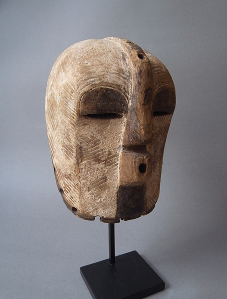 【イシ】コンゴ ソンゲ族 仮面結社 キフェベ 儀式用 呪具 仮面 マスク 森の精霊や生き物が由来とされる ソンゲ族の仮面結社キフェベの