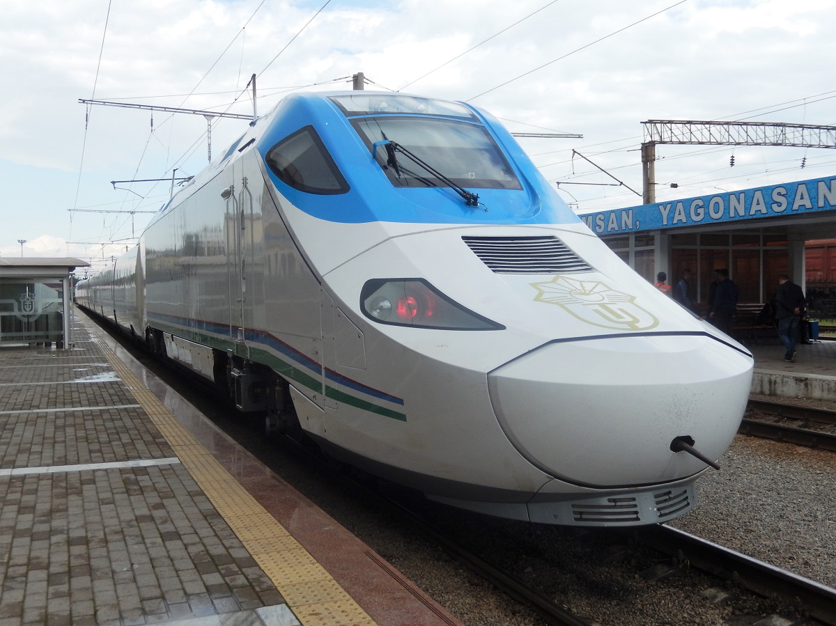 ウズベキスタンの旅 鉄道の旅サマルカンドからブハラへ 16 4 17 １８ ８１