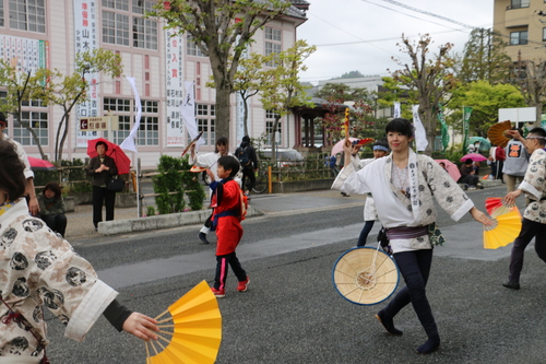 米沢上杉まつり4月29日　民謡流し（伝統の米沢新調・花笠音頭の交互パレード）・９_c0075701_18125110.jpg