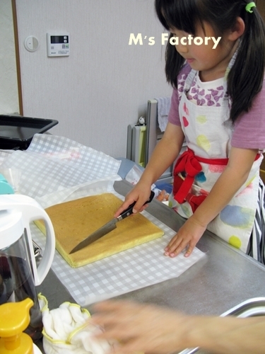 ばぁばのワークショップ! ロールケーキを作る_f0129726_22214313.jpg