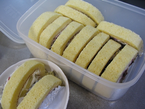 ばぁばのワークショップ! ロールケーキを作る_f0129726_22405950.jpg