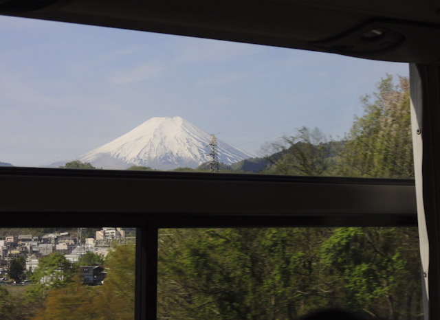 バスの窓から見える山_d0021488_10572920.jpg