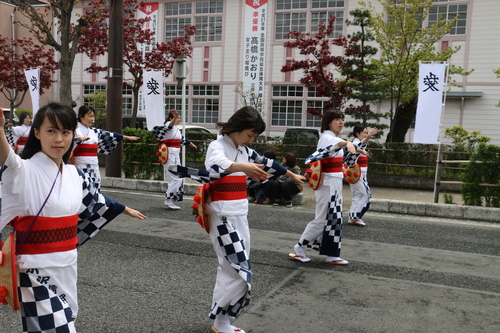 米沢上杉まつり4月29日　民謡流し（伝統の米沢新調・花笠音頭の交互パレード）・１８_c0075701_15122056.jpg