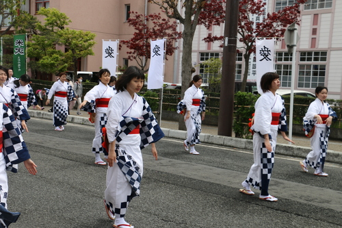 米沢上杉まつり4月29日　民謡流し（伝統の米沢新調・花笠音頭の交互パレード）・１８_c0075701_15122226.jpg