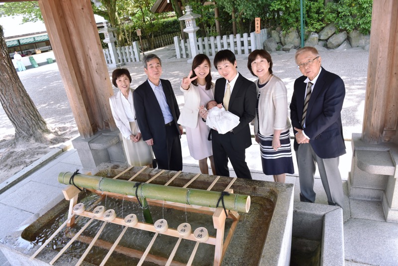 西宮神社でお宮参り・兵庫県西宮市にあるえべっさんと呼ぶ人の方が多い商売繁盛の神社にて16.4.30_c0324376_13164255.jpg