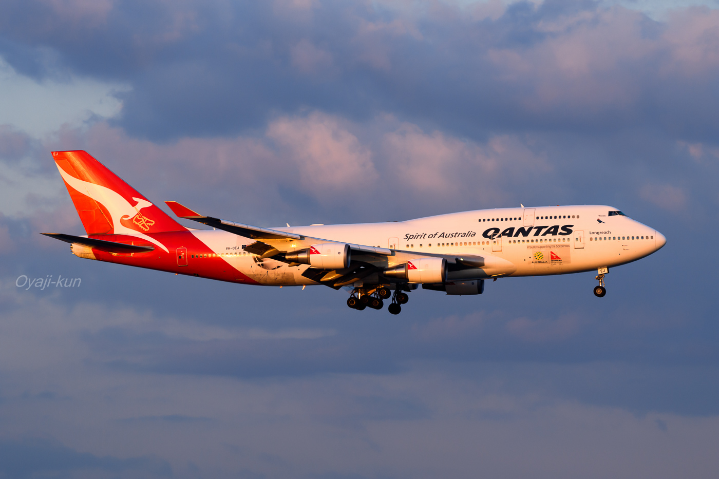 朝日を受けて　- Qantas QF25_e0158916_8194969.jpg