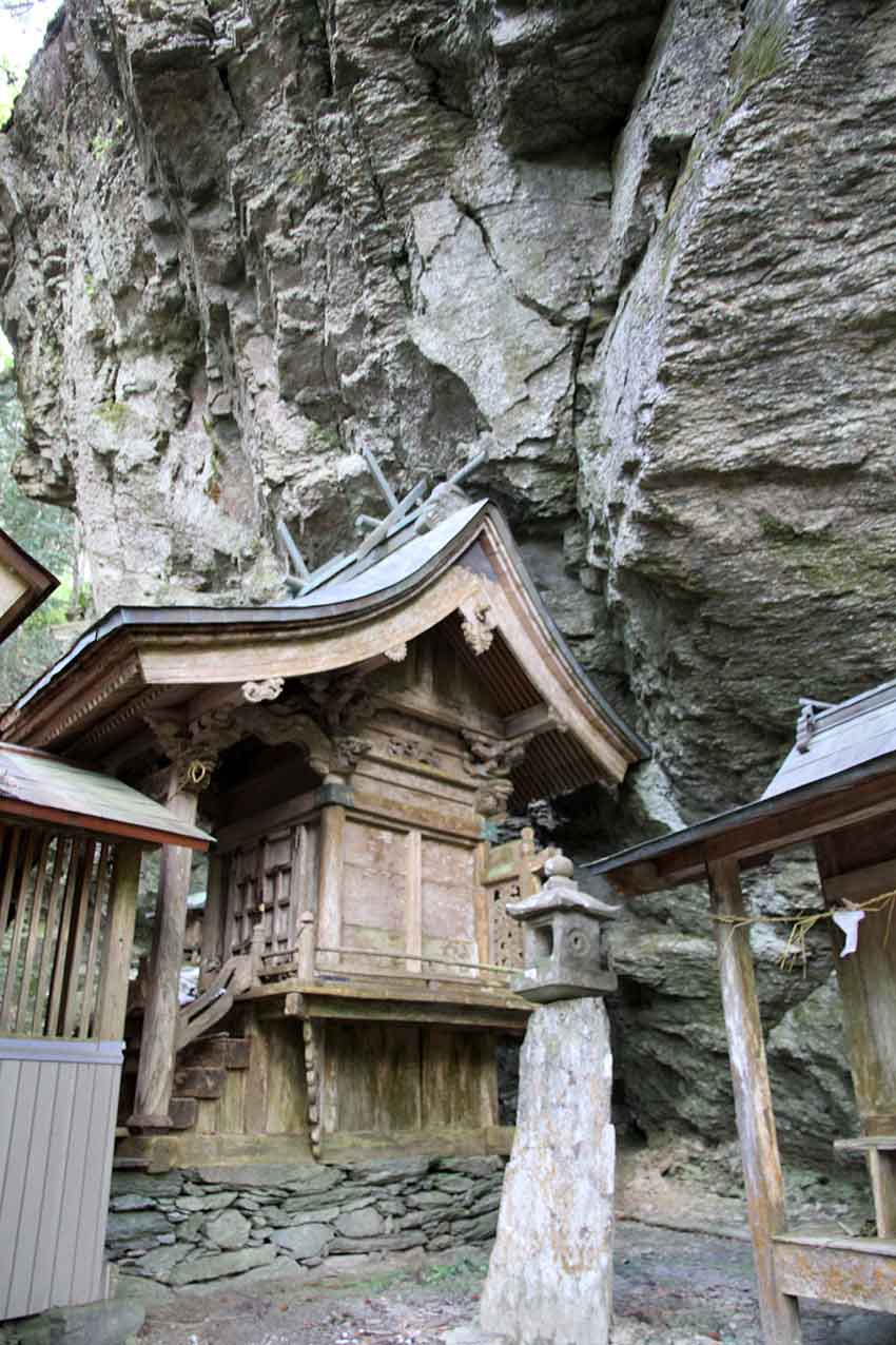 マジェスティー125でミニツーリング♪杖立峠と石尾神社-03♪_d0058941_20531095.jpg