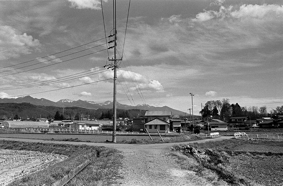 モノクロ街頭スナップへの回帰　（習作1=長野県茅野市湯川）_c0035245_0291699.jpg