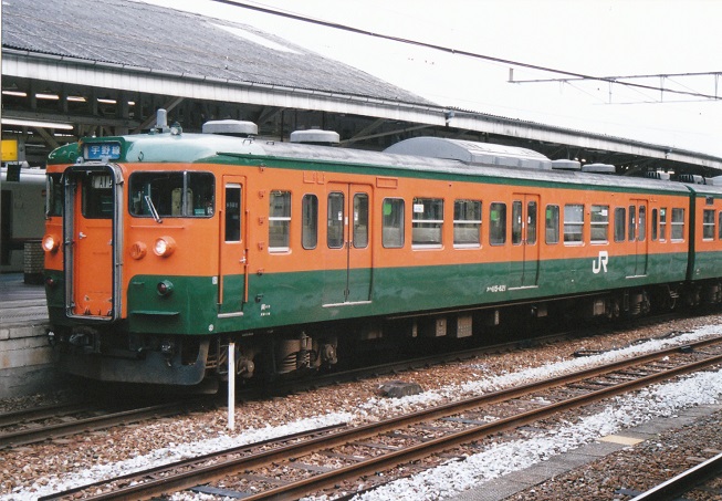115系百面相（疑惑 : 赤い電車は臼い線
