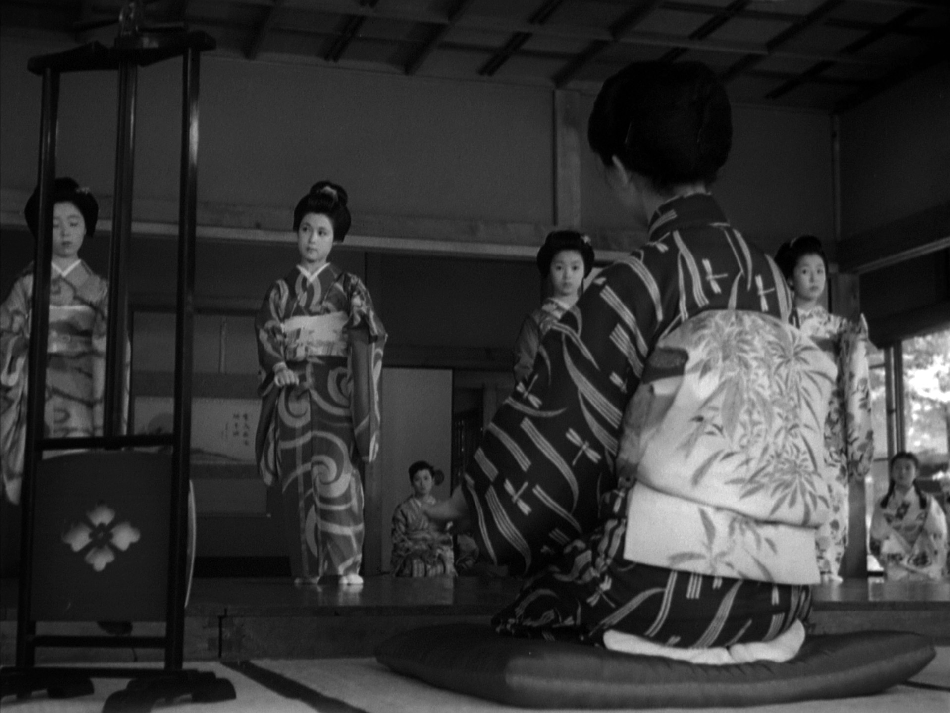 若尾文子（Ayako Wakao)「祇園囃子」（1953年）再録之弐_e0042361_16175031.jpg