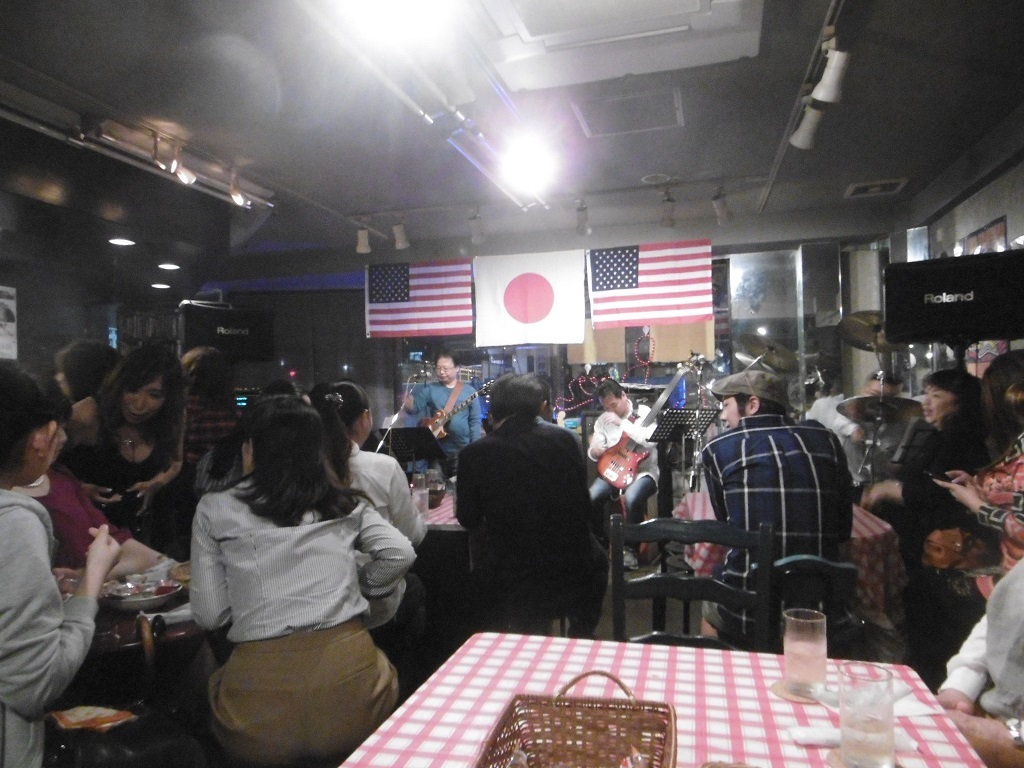 ウッドストックカフェのライブ_f0205367_22251666.jpg
