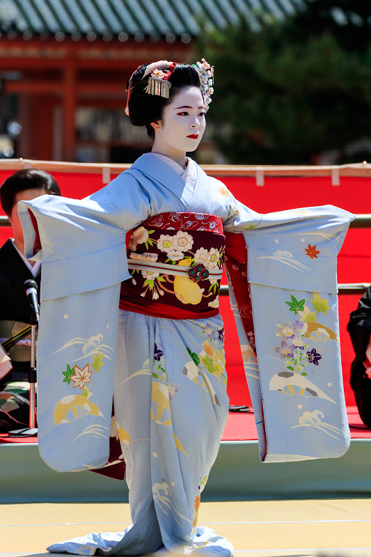 平安神宮例祭翌日祭　神賑行事・祇園小唄（祇園甲部・佳つ雛さん、茉利佳さん、佳つ扇さん）_f0155048_22331521.jpg