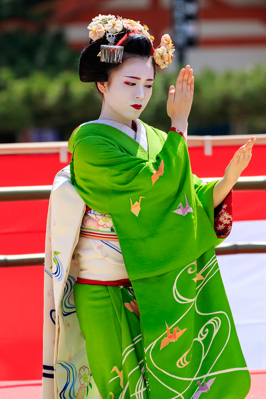 平安神宮例祭翌日祭　神賑行事・祇園小唄（祇園甲部・佳つ雛さん、茉利佳さん、佳つ扇さん）_f0155048_22341488.jpg