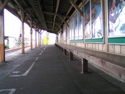 東中神駅の長椅子、昭和公園のサワリ（簡易版）_c0112172_1421687.jpg