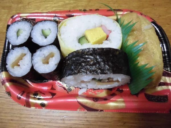 デイリーカナートのミニ寿司セットと冷やし中華_c0118393_17262287.jpg